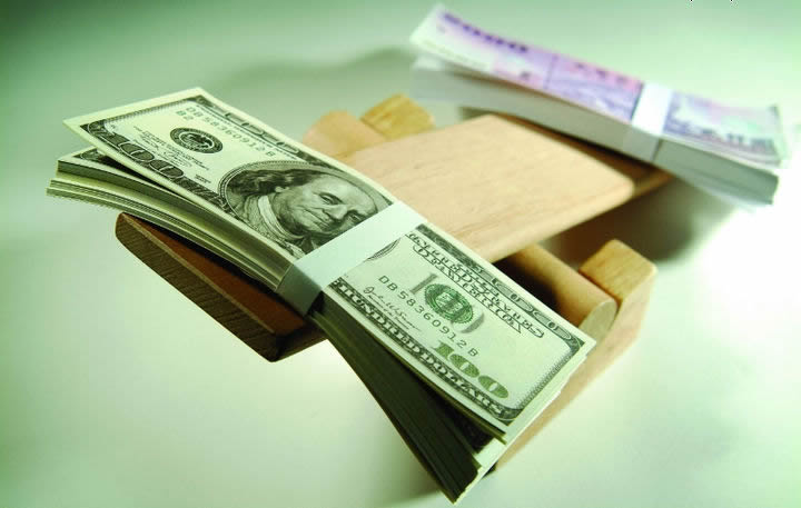 欧元兑美元走势稳健：PMI韧性与通胀压力支撑欧央行鹰派立场